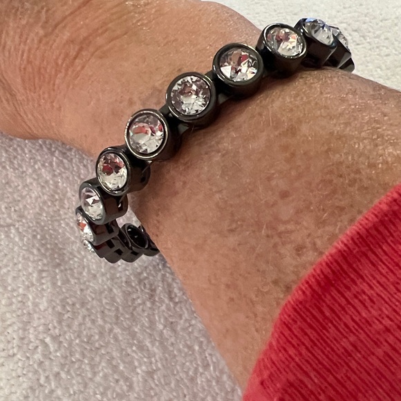 3/$18 Black and Silver Crystal Magnetic Bracelet Lot 740 - Picture 4 of 5